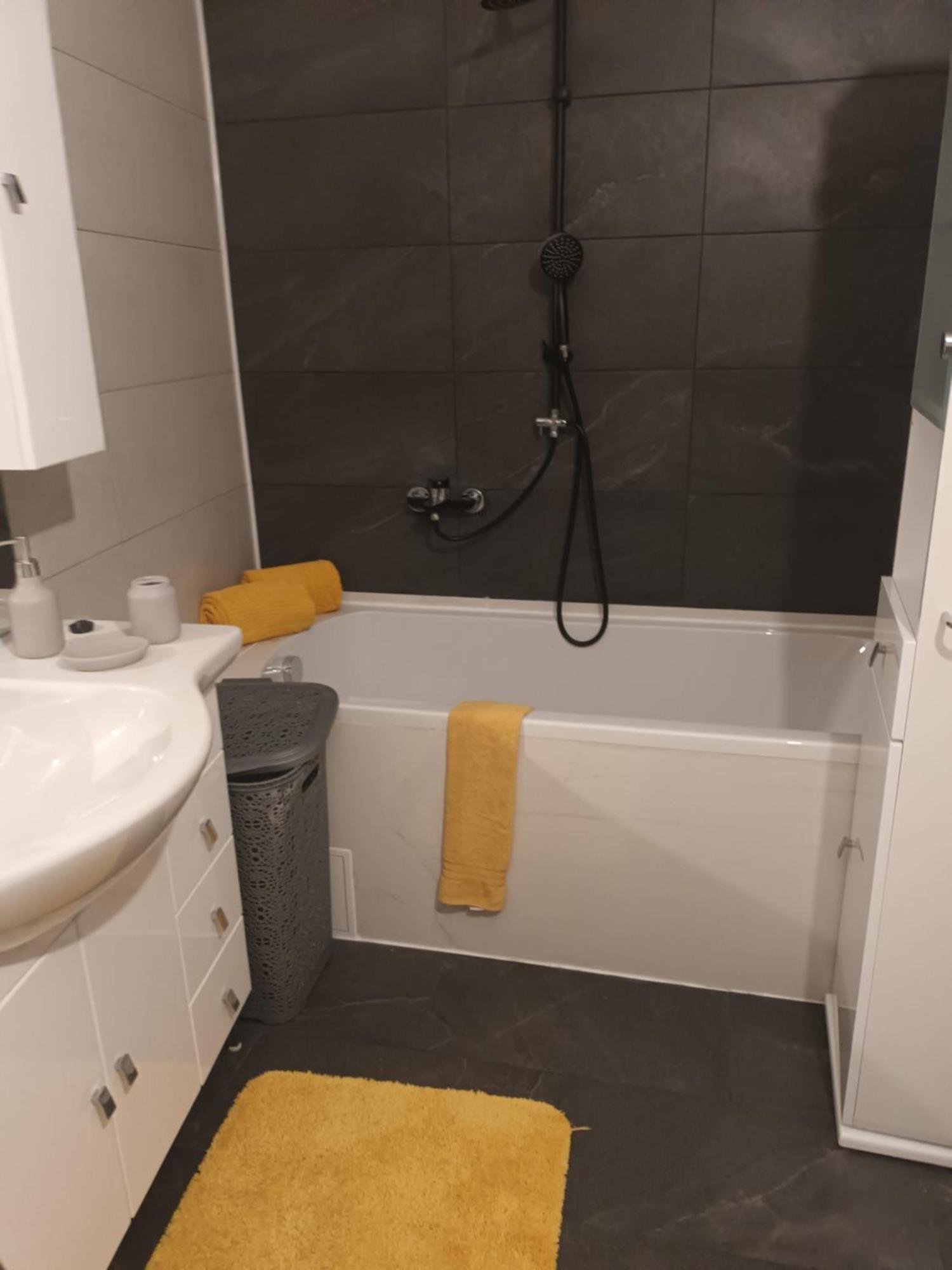 Apartment Emi4 *