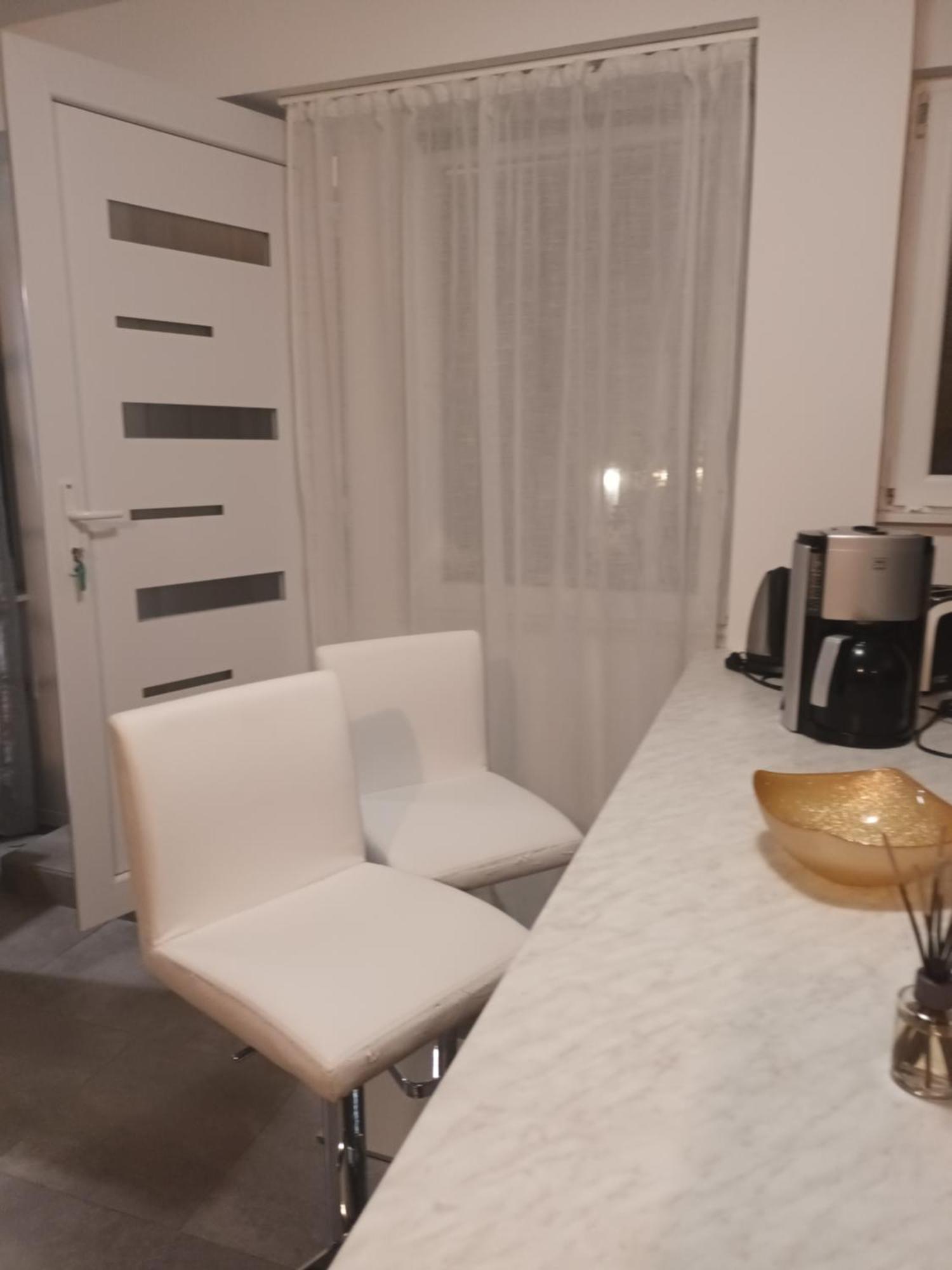 Emi4 Apartment *