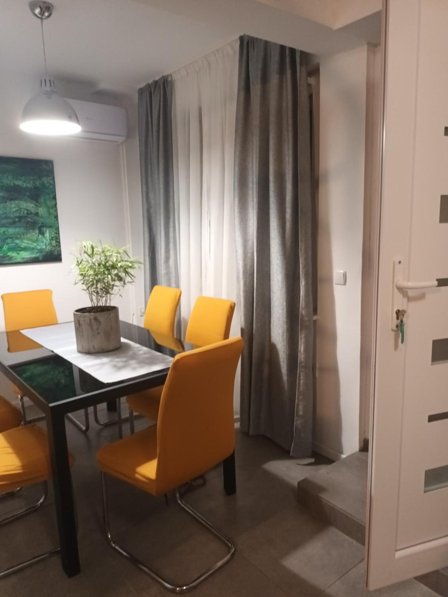 Emi4 Apartment